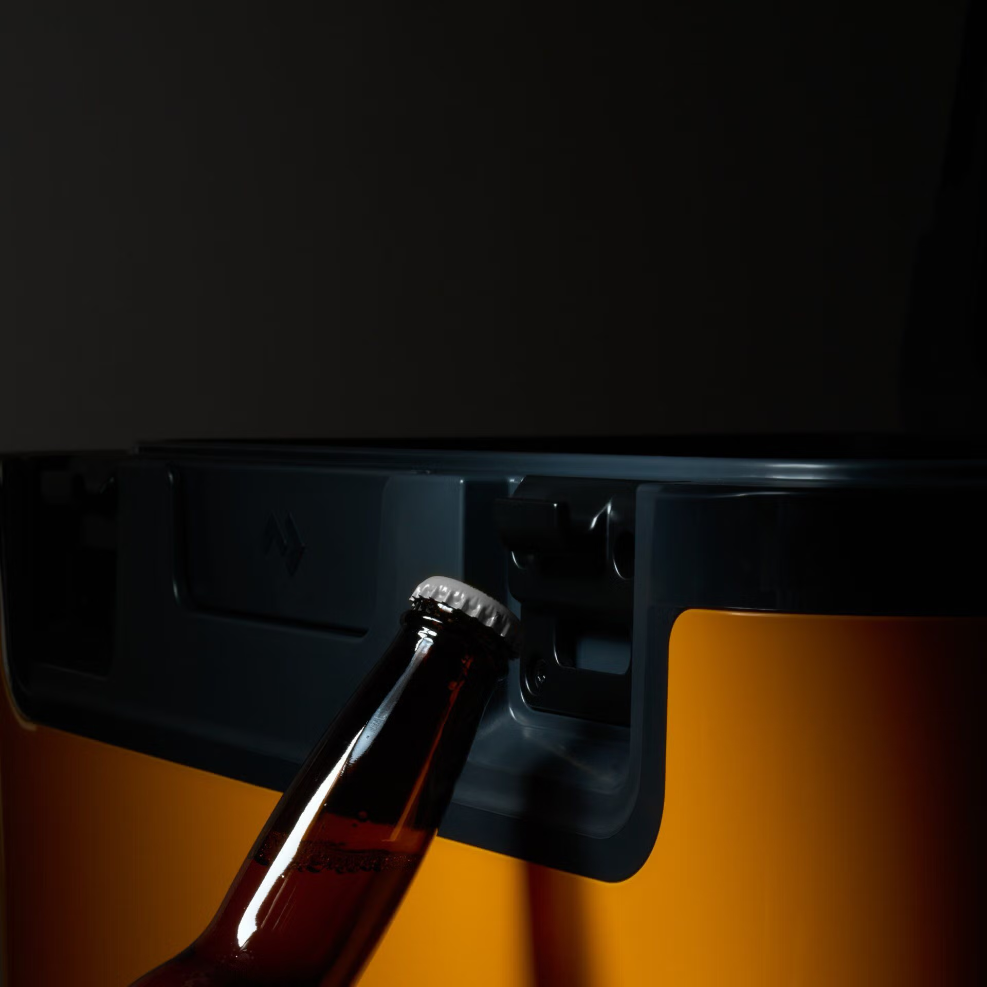 Dometic Recon Hardside Medium Coolbox, 41L