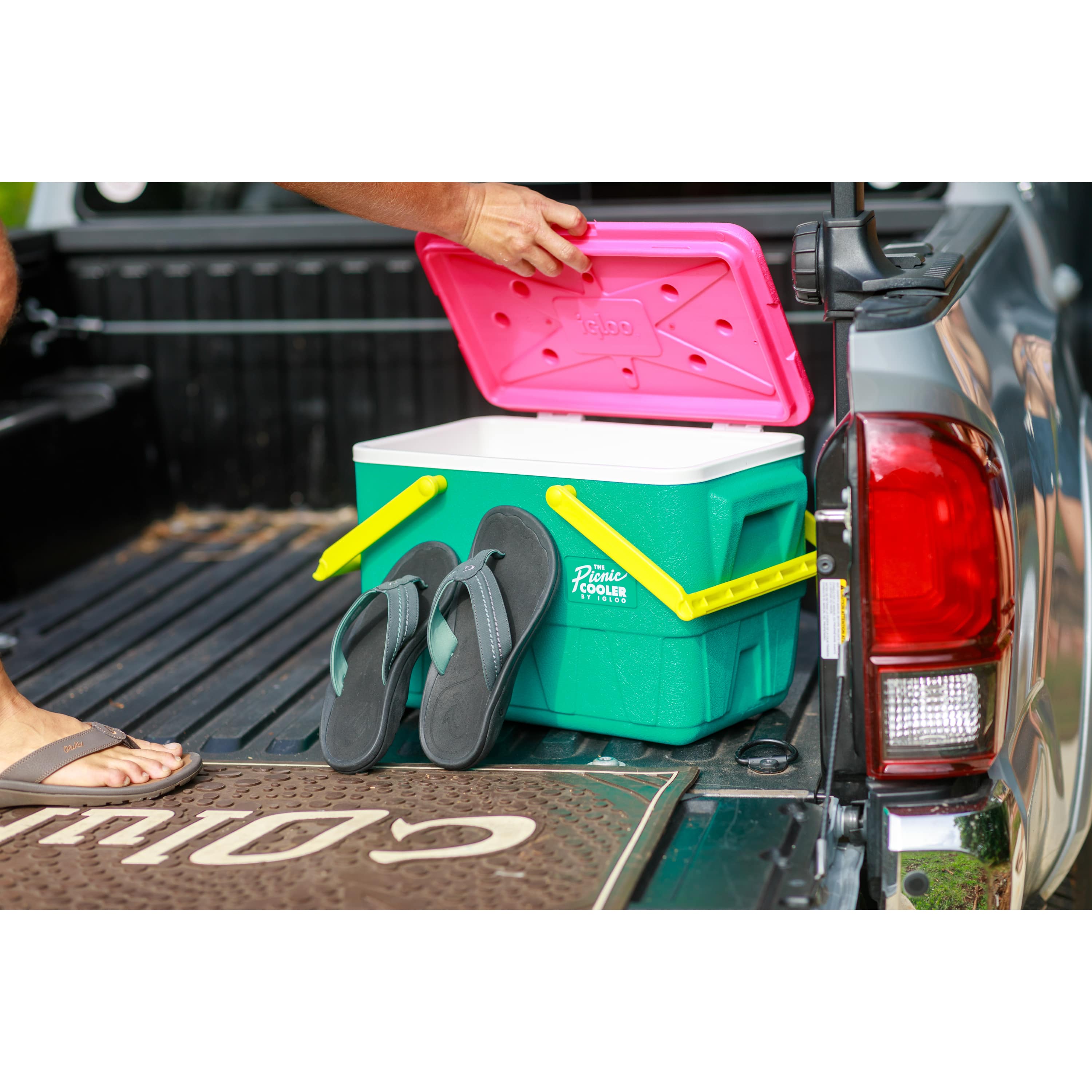 Igloo Retro Picnic Basket 25 Qt Cooler