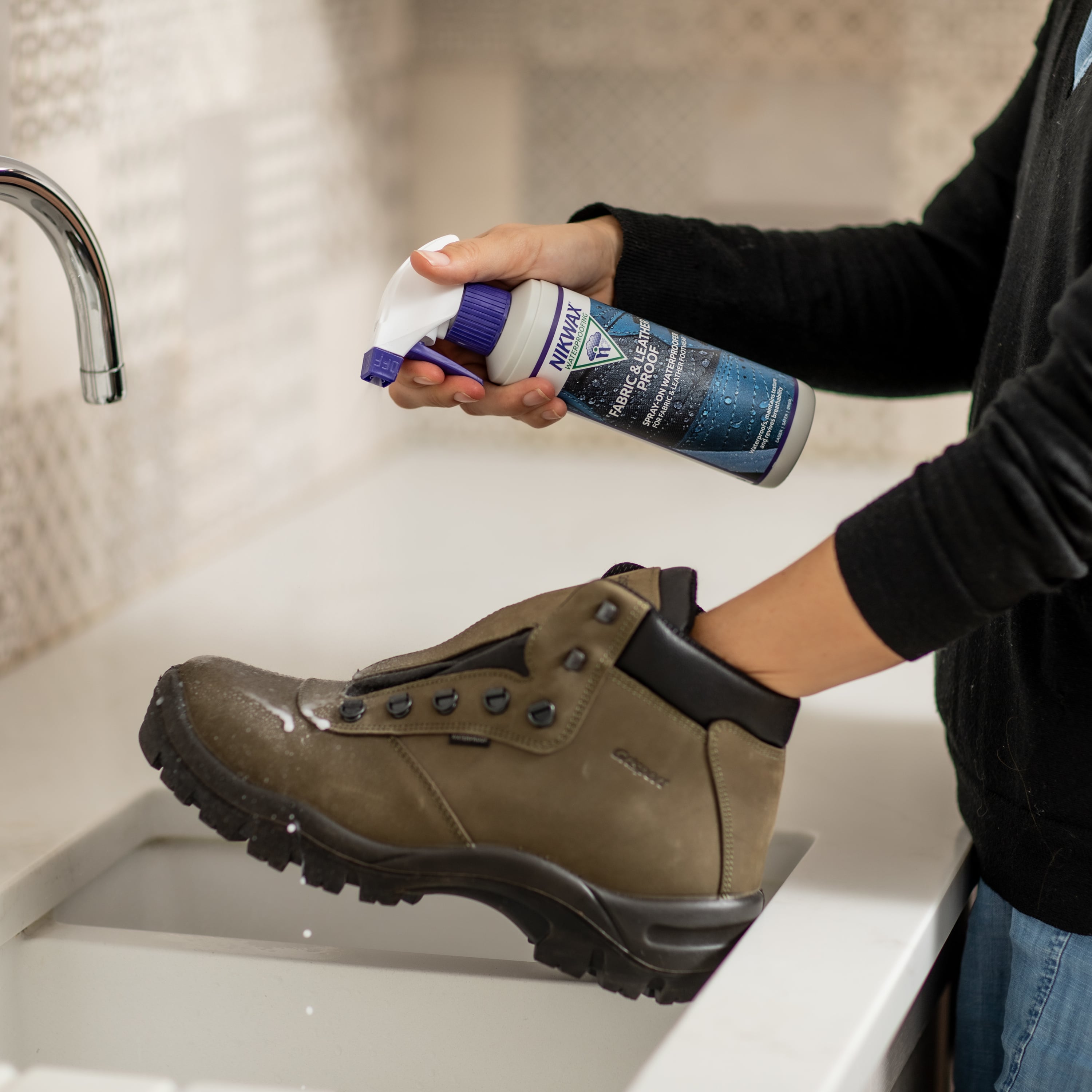 Nikwax Footwear Cleaning Gel / Fabric & Leather Proof - For Cleaning And Waterproofing Footwear